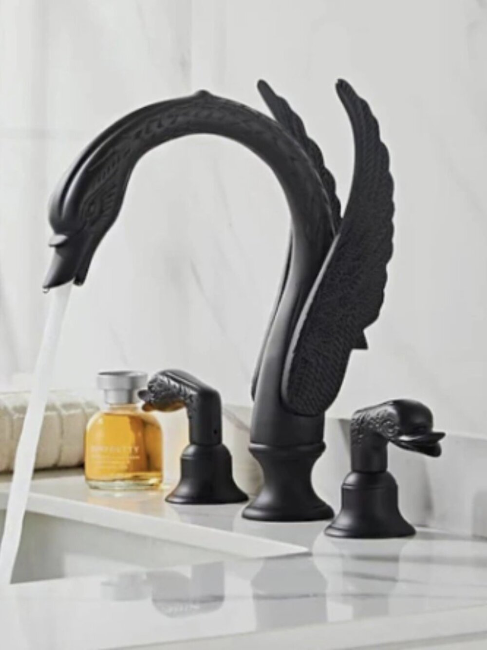 A Black Swan Bathroom Faucet Set